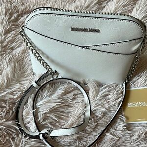 Michael Kors White Crossbody Bag with Sleek Design